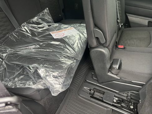 Used 2025 Nissan Pathfinder SV image 14