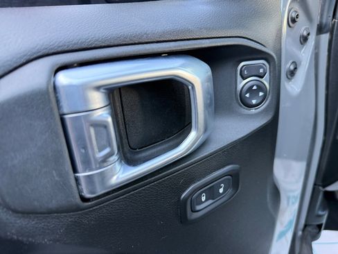 Used 2023 Jeep Wrangler Unlimited AWD/4WD image 17
