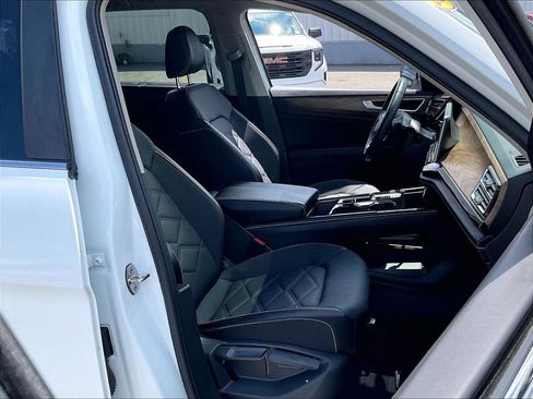 Used 2024 Volkswagen Atlas SE w/ Panoramic Sunroof Package AWD/4WD image 11