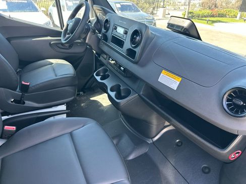 New 2025 Mercedes-Benz Sprinter 2500 image 17