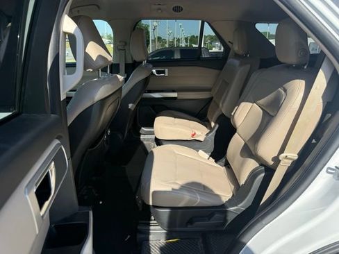 Used 2020 Ford Explorer XLT w/ Equipment Group 202A AWD/4WD image 18
