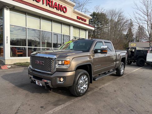 Used 2015 GMC Sierra 2500 Denali w/ Duramax Plus Package image 2