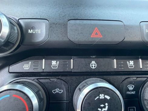 Used 2019 RAM 1500 Laramie AWD/4WD image 20