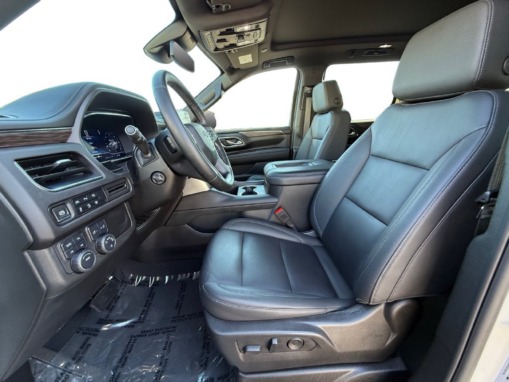 Used 2024 Chevrolet Suburban Z71 w/ Luxury Package AWD/4WD image 9