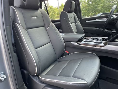 Used 2026 Cadillac Escalade Luxury w/ LPO, Floor Liner Package AWD/4WD image 14
