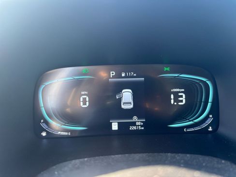 Used 2025 Kia Soul LX w/ LX Technology Package FWD image 35