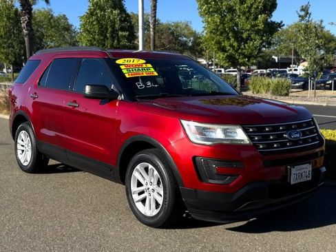 Used 2017 Ford Explorer FWD image 3