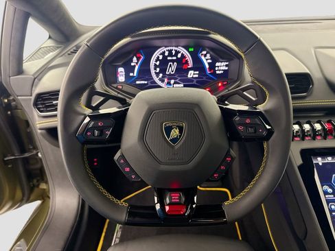 Used 2024 Lamborghini Huracan EVO AWD/4WD image 11