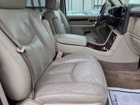 Used 2004 Cadillac Escalade AWD image 38