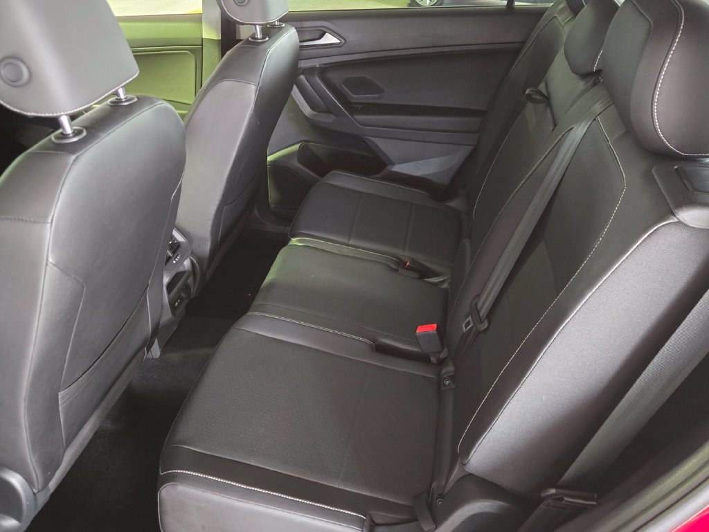 Certified 2021 Volkswagen Tiguan SE w/ Panoramic Sunroof Package FWD image 11