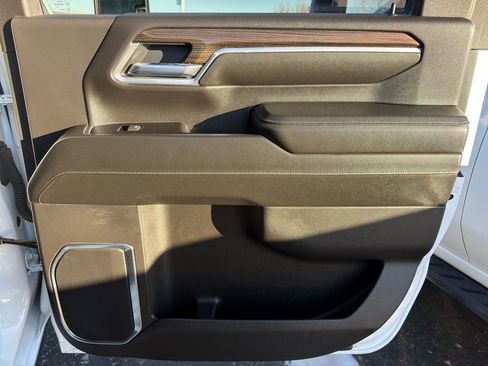 Used 2025 Chevrolet Silverado 3500 LT w/ Safety Package AWD/4WD image 33