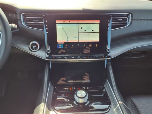 Used 2024 Jeep Wagoneer Series II w/ Flexible Seating Group image 13