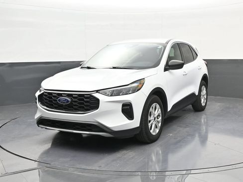 Used 2023 Ford Escape Active FWD image 3