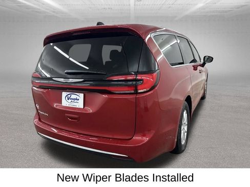 Used 2025 Chrysler Pacifica Select FWD image 13