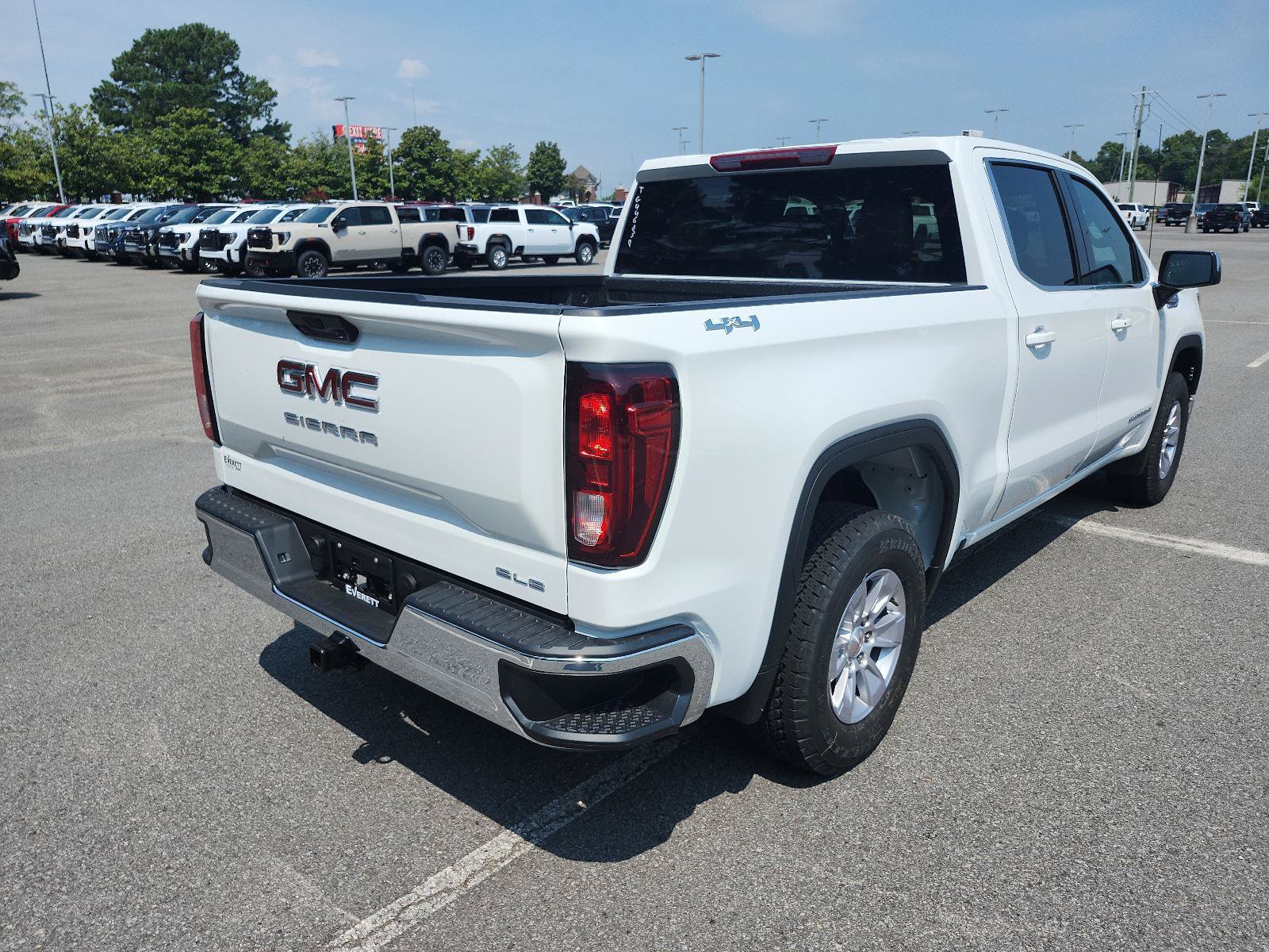 New 2026 GMC Sierra 1500 SLE AWD/4WD image 3
