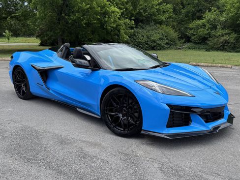 Used 2023 Chevrolet Corvette Z06 RWD image 1