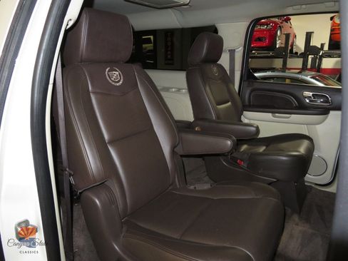 Used 2014 Cadillac Escalade ESV Platinum AWD/4WD image 5