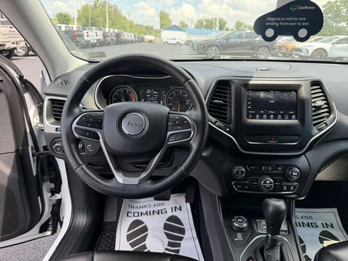 Used 2019 Jeep Cherokee Latitude Plus w/ Comfort/Convenience Group AWD/4WD image 19