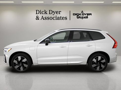 Certified 2024 Volvo XC60 T8 Plus w/ Protection Package Premier AWD/4WD image 4