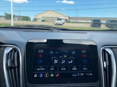 Used 2021 Chevrolet Malibu LT FWD image 22