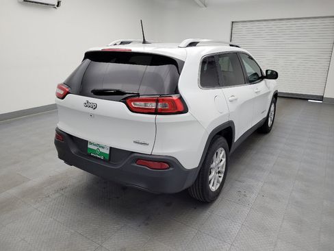 Used 2018 Jeep Cherokee Latitude FWD image 9