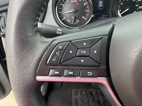 Used 2020 Nissan Rogue SV FWD image 11