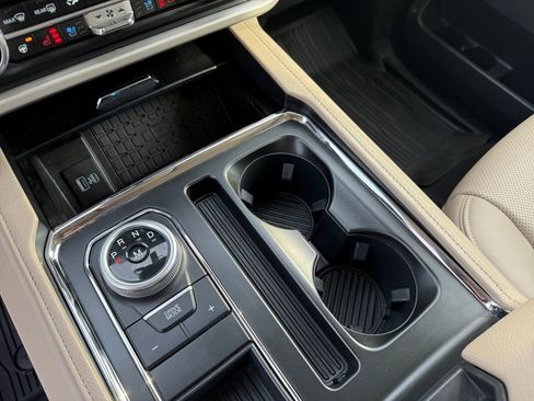 Used 2024 Ford Expedition Max XLT image 23
