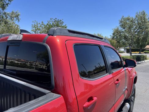 Used 2017 Toyota Tacoma TRD Sport AWD/4WD image 3