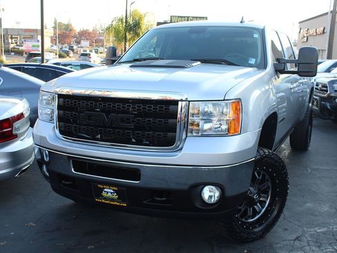 Used 2011 GMC Sierra 2500 SLT w/ SLT Convenience Package image 2