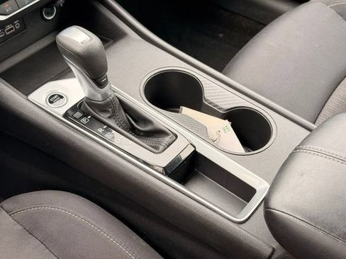 Used 2025 Nissan Altima 2.5 SV FWD image 18