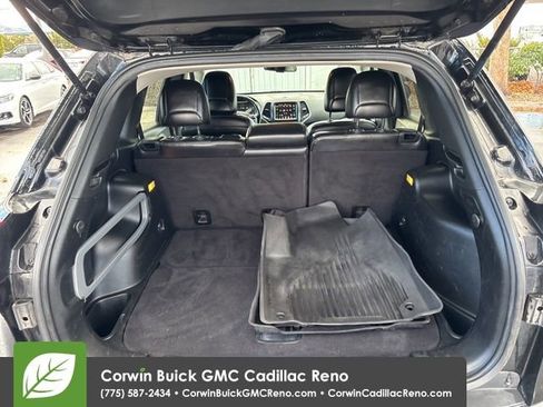 Used 2017 Jeep Cherokee Limited image 28