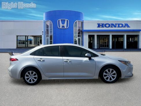 Used 2024 Toyota Corolla LE FWD image 9