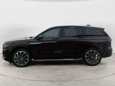 Used 2025 Lincoln Nautilus Reserve AWD/4WD image 2