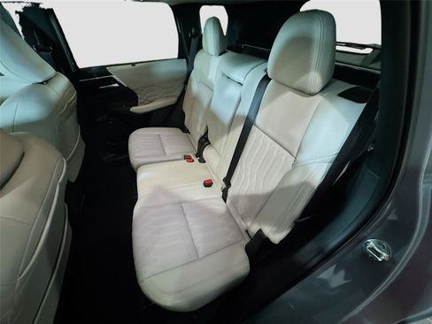 New 2026 Mitsubishi Outlander SEL FWD image 17