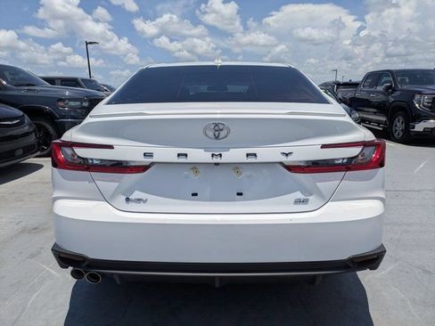 Used 2025 Toyota Camry SE FWD image 4