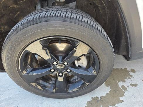 Used 2023 Jeep Grand Cherokee L Laredo image 26