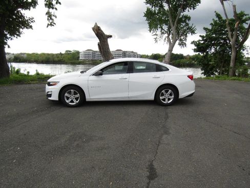 Used 2022 Chevrolet Malibu LS w/ LPO, Floor Liner Package FWD image 3
