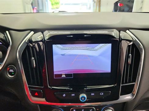 Used 2023 Chevrolet Traverse LT FWD image 25
