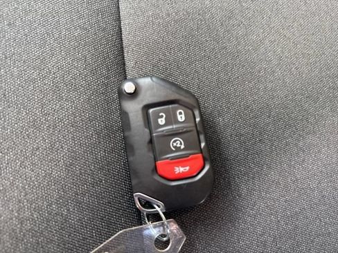 Used 2024 Jeep Wrangler Unlimited w/ Convenience Group AWD/4WD image 30