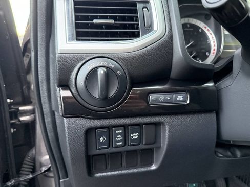 Used 2017 Nissan Titan SV image 21