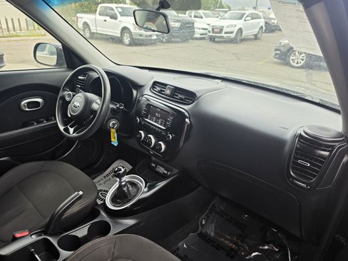 Used 2018 Kia Soul FWD image 22