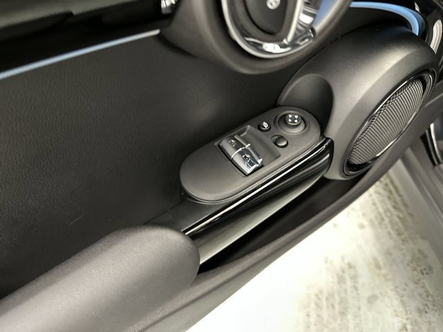 Used 2024 MINI Cooper 2-Door Hardtop FWD image 19