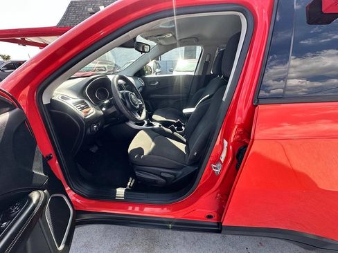 Used 2020 Jeep Compass Sport w/ Tech Group FWD image 2