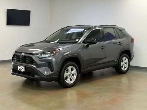Used 2022 Toyota RAV4 LE AWD/4WD image 4
