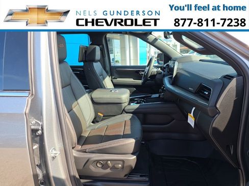 New 2026 Chevrolet Suburban High Country image 10