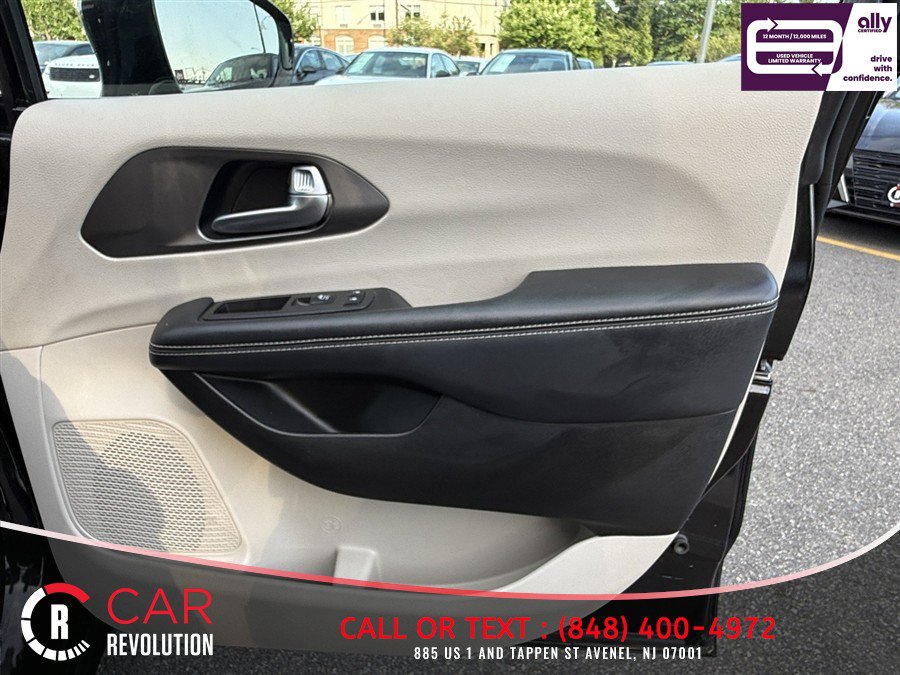 Used 2024 Chrysler Pacifica Limited FWD image 48