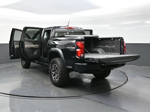 Used 2026 Chevrolet Colorado ZR2 w/ Technology Package AWD/4WD image 36