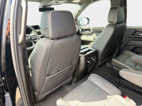 Used 2025 GMC Yukon Elevation image 13