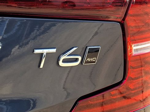 Used 2021 Volvo S60 T6 Momentum w/ Climate Package image 32