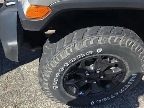 Used 2022 Jeep Gladiator Willys image 9